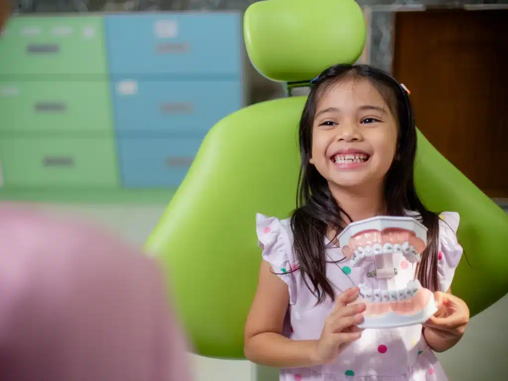 little-asian-girls-teeth-are-healthy-in-the-emergency-dental-care